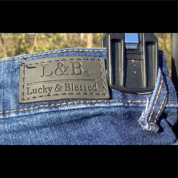 L&B  lucky & blessed  cherry blossom embroidered - Picture 5 of 11